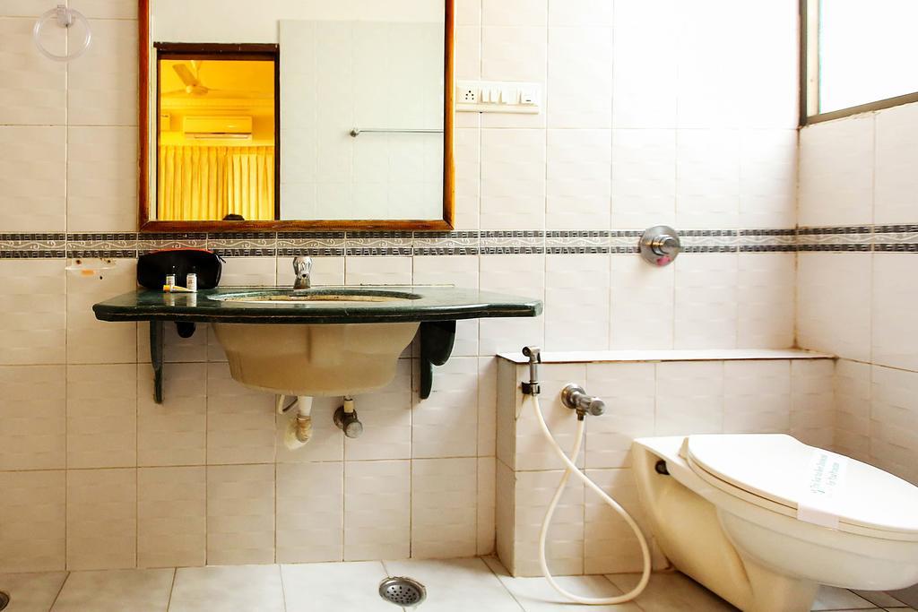 העיר בנגלור Oyo 4606 Hotel Maple Green Suites מראה חיצוני תמונה
