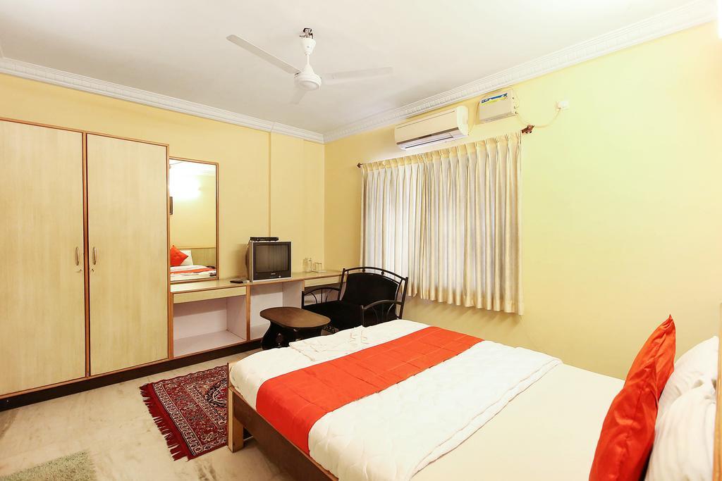 העיר בנגלור Oyo 4606 Hotel Maple Green Suites חדר תמונה